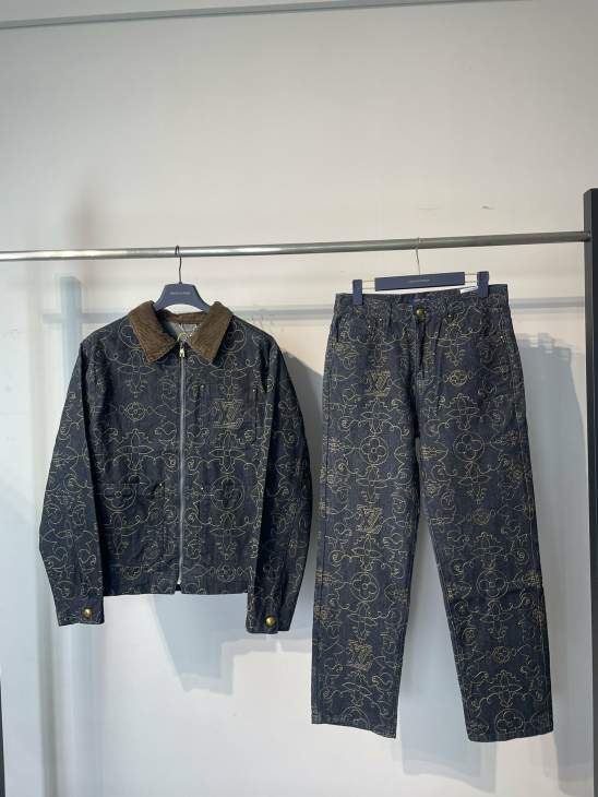 Picture of LV Sweater Suits _SKULVM-2XLaztx891740775